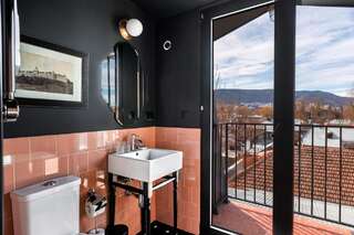 Отель Communal Hotel Plekhanovi Тбилиси Двухместный номер с 1 кроватью и гидромассажной ванной-2